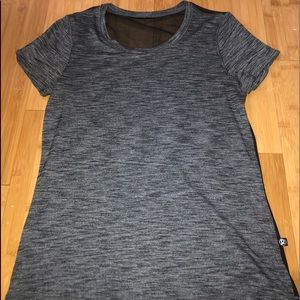 Lululemon t shirt